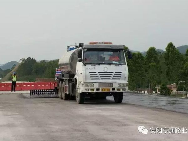中秋月圓<div id=