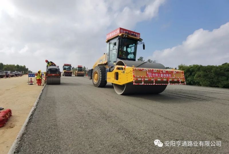 祝賀我司湛江環(huán)城高速水穩(wěn)試驗段成功 祝賀我司湛江環(huán)城高速水穩(wěn)試驗段成功